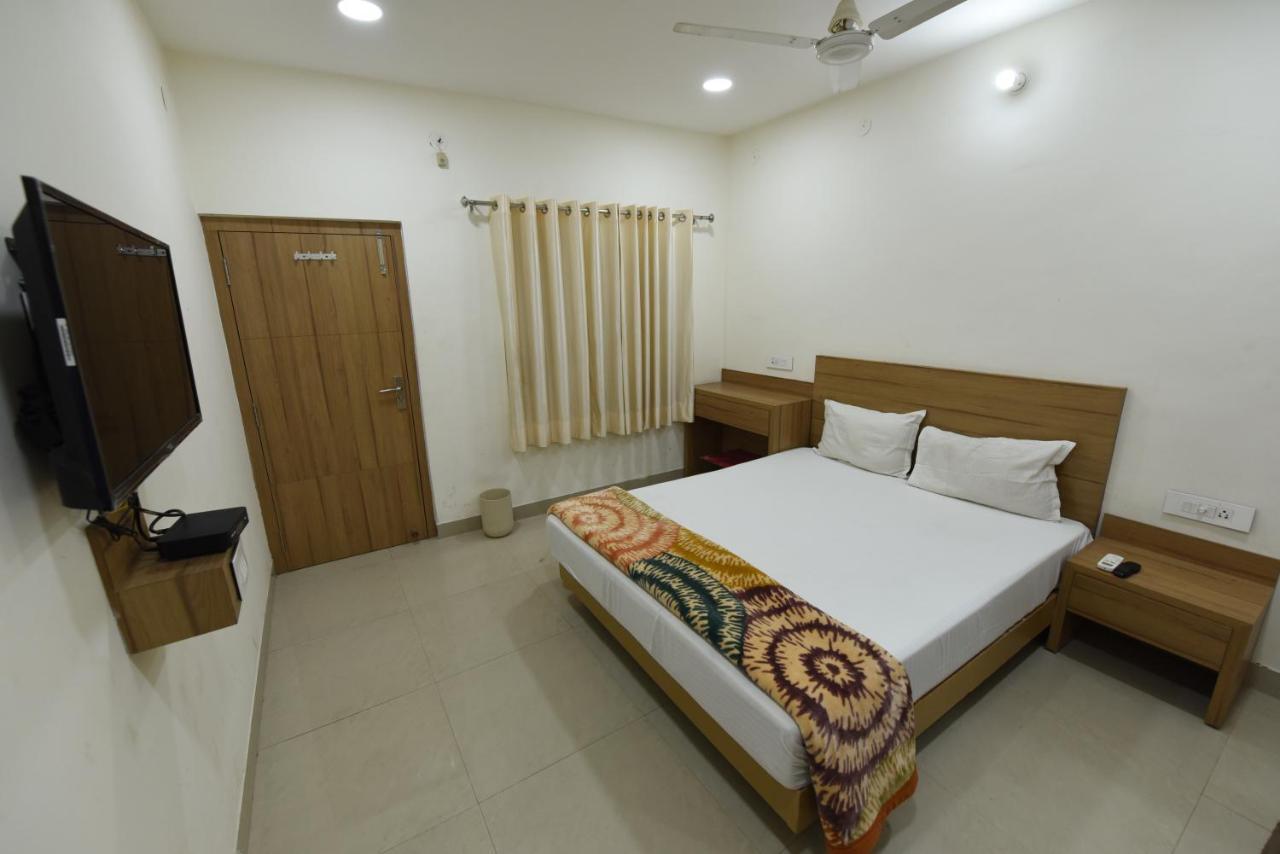 Hotel Mayur Gorakhpur Esterno foto