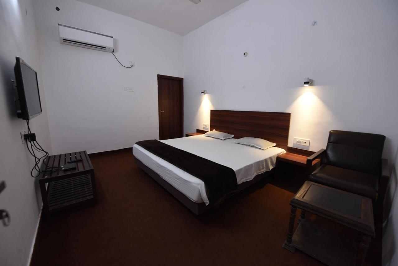 Hotel Mayur Gorakhpur Esterno foto